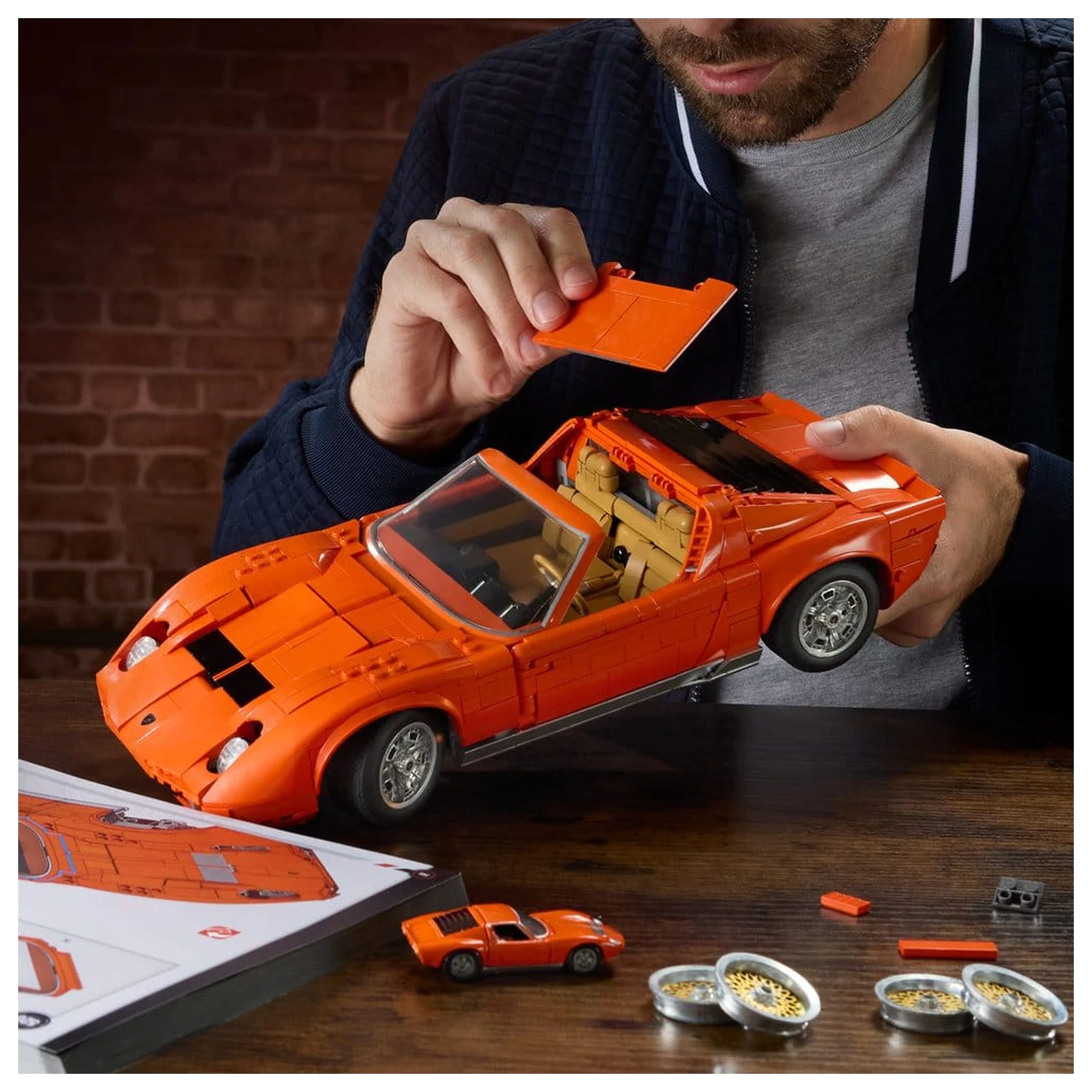 Hot Wheels Premium Mattel Brick Shop Bausatz 1/12 Lamborghini Miura P400 SV Produktfoto