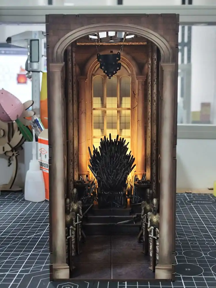 House of the Dragon Tiny Adventures Book Nook Mini-Diorama Iron Throne 23 cm termékfotó