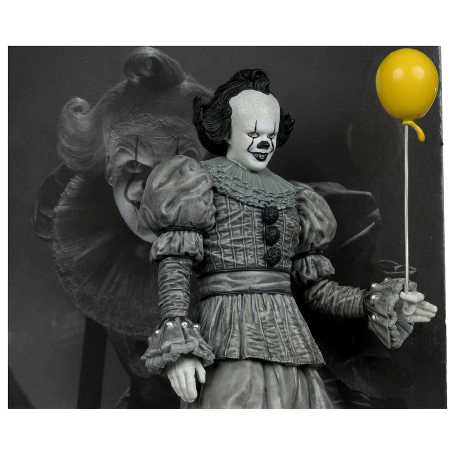 It Welcome to Derry Movie Maniacs Figur Pennywise (Schwarz & Weiß) 16 cm Produktfoto