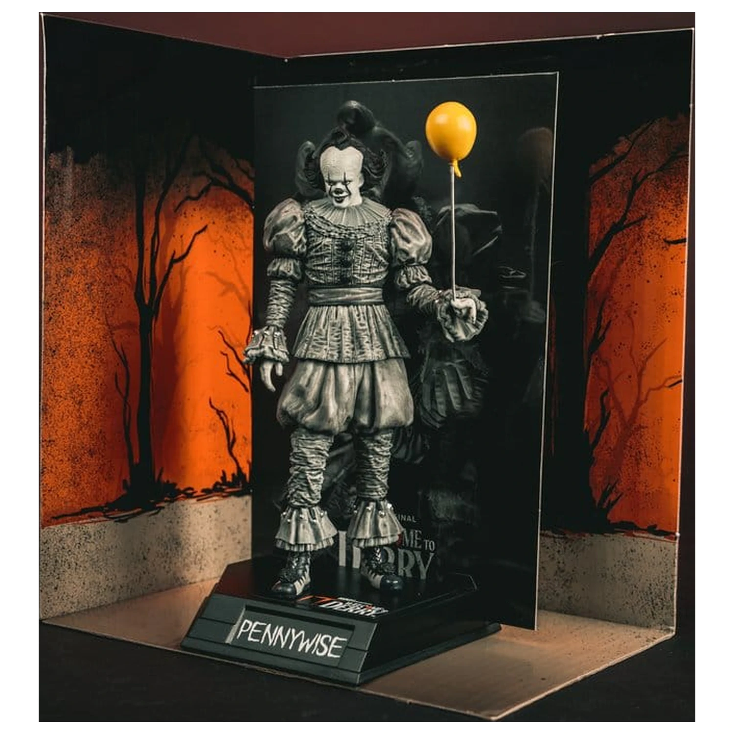 It Welcome to Derry Movie Maniacs Figur Pennywise (Schwarz & Weiß) 16 cm Produktfoto