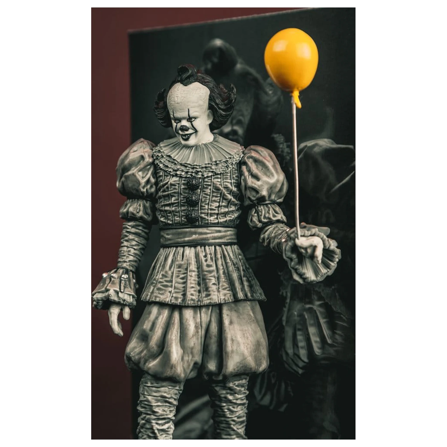 It Welcome to Derry Movie Maniacs Figur Pennywise (Schwarz & Weiß) 16 cm Produktfoto