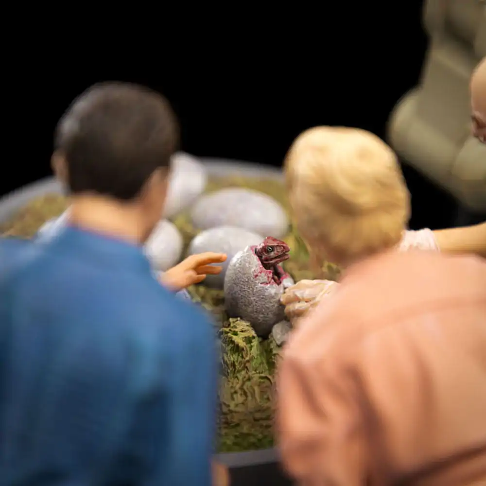 Jurassic Park Art Scale Statue 1/10 Dino Hatching 23 cm Produktfoto