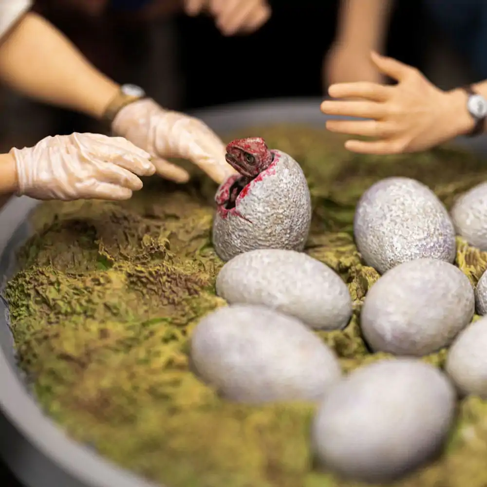 Jurassic Park Art Scale Statue 1/10 Dino Hatching 23 cm Produktfoto