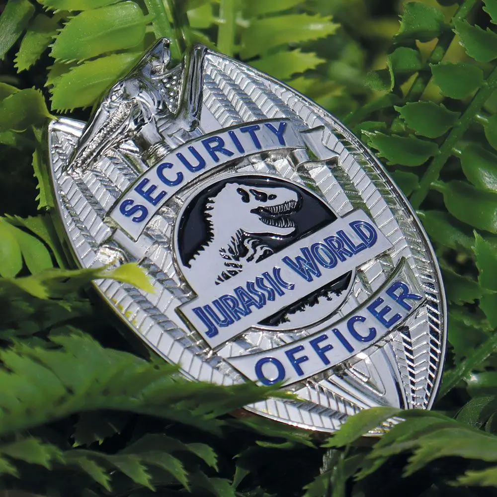 Jurassic World Ansteck-Pin Limited Edition Replica Security Officer termékfotó