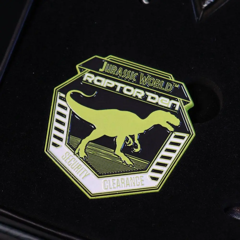 Jurassic World Ansteck-Pin 3er-Pack Raptor Training Commendation Limited Edition Produktfoto