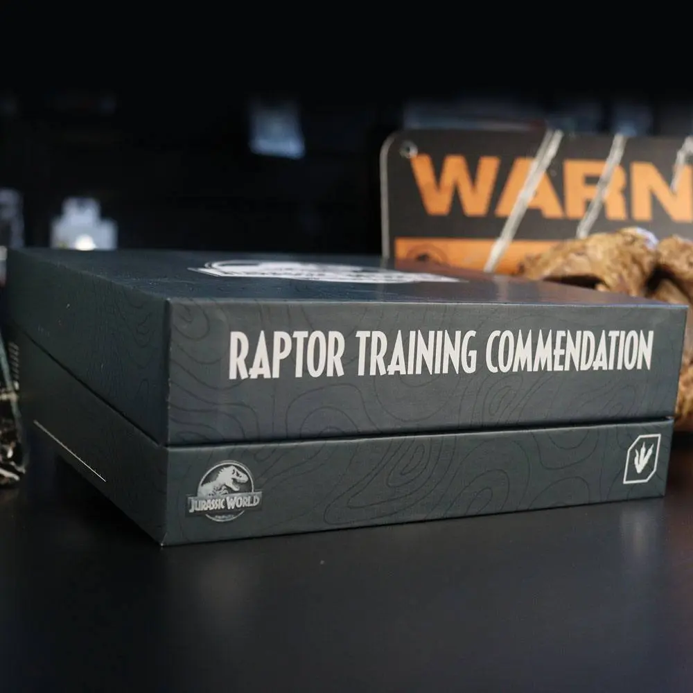 Jurassic World Ansteck-Pin 3er-Pack Raptor Training Commendation Limited Edition Produktfoto