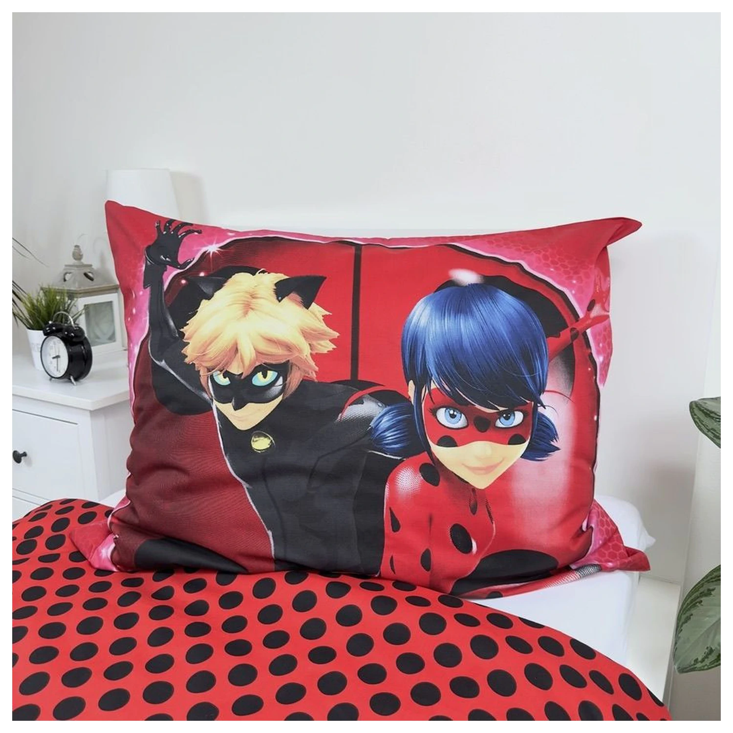 Miraculous: Tales of Ladybug & Cat Noir Paris Bettdeckenbezug Produktfoto
