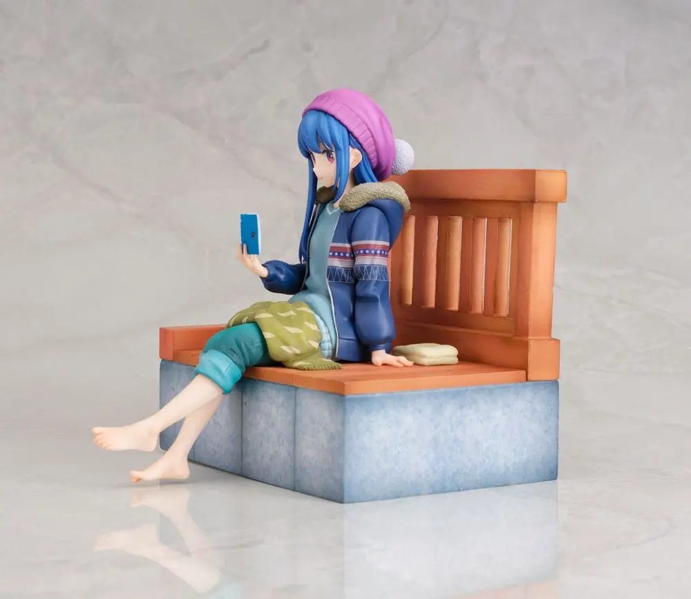 Laid-Back Camp PVC Statue 1/7 Rin Shima Footbath Ver. 17 cm Produktfoto