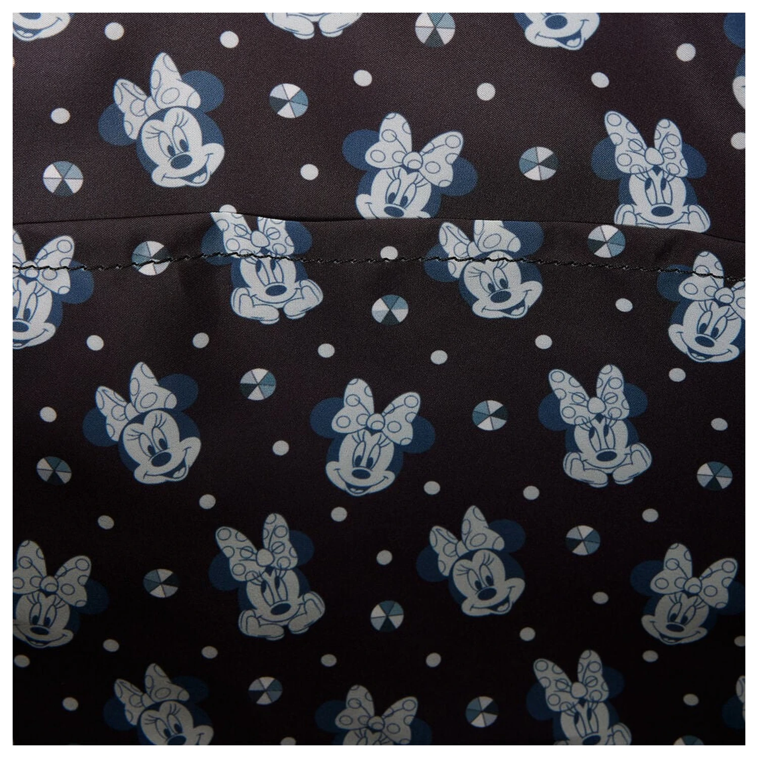 Loungefly Disney Minnie Studs & Chains Tragetasche Produktfoto