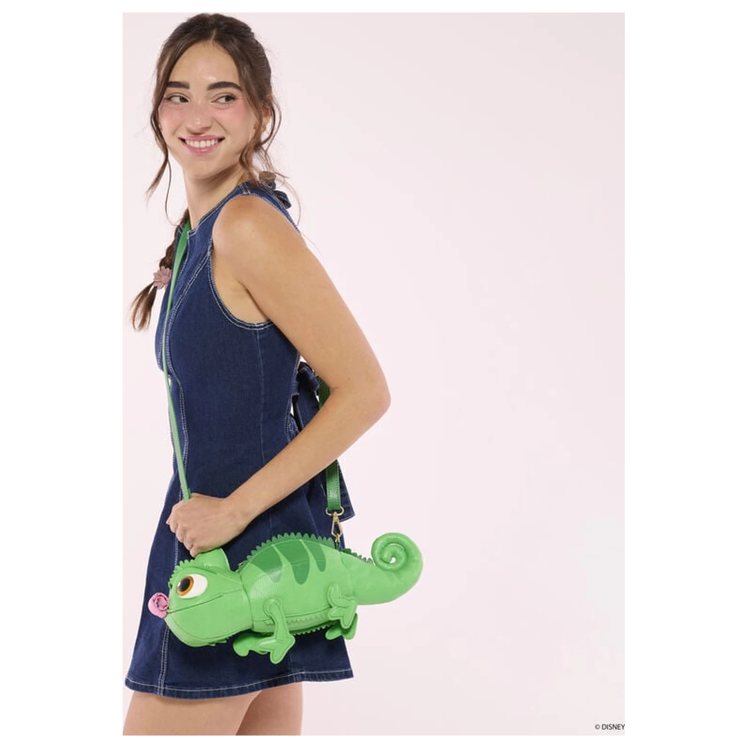 Loungefly Disney Tangled Rapunzel Pascal Umhängetasche Produktfoto