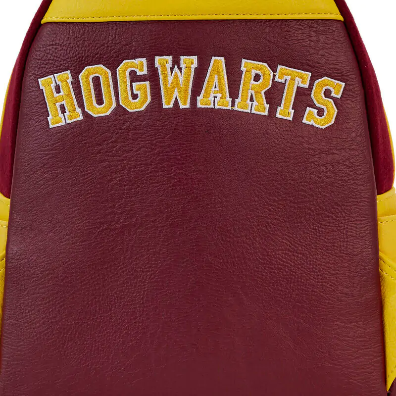 Loungefly Harry Potter Hogwarts Crest Varsity Jacket Rucksack 26cm termékfotó