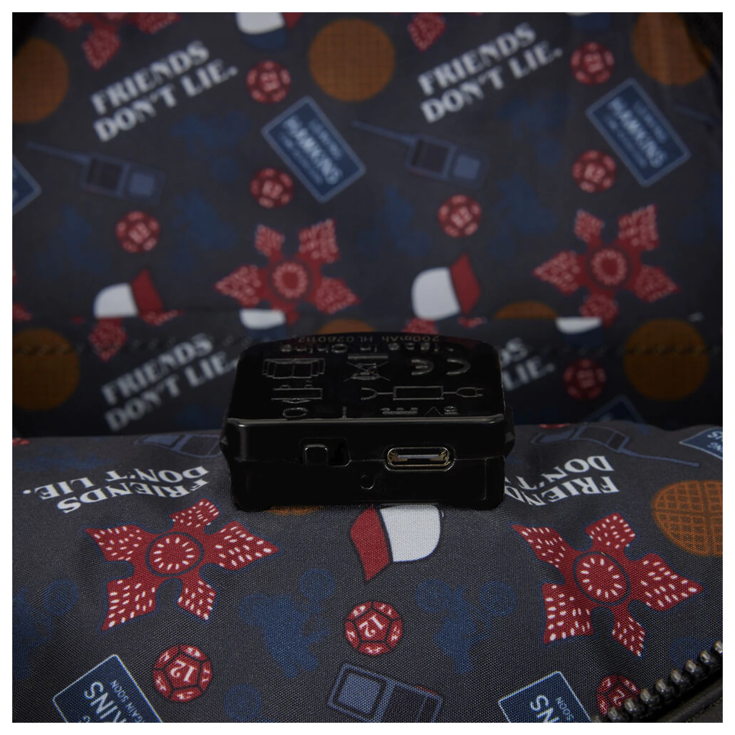 Loungefly Stranger Things 10th Anniversary Rucksack 26cm Produktfoto