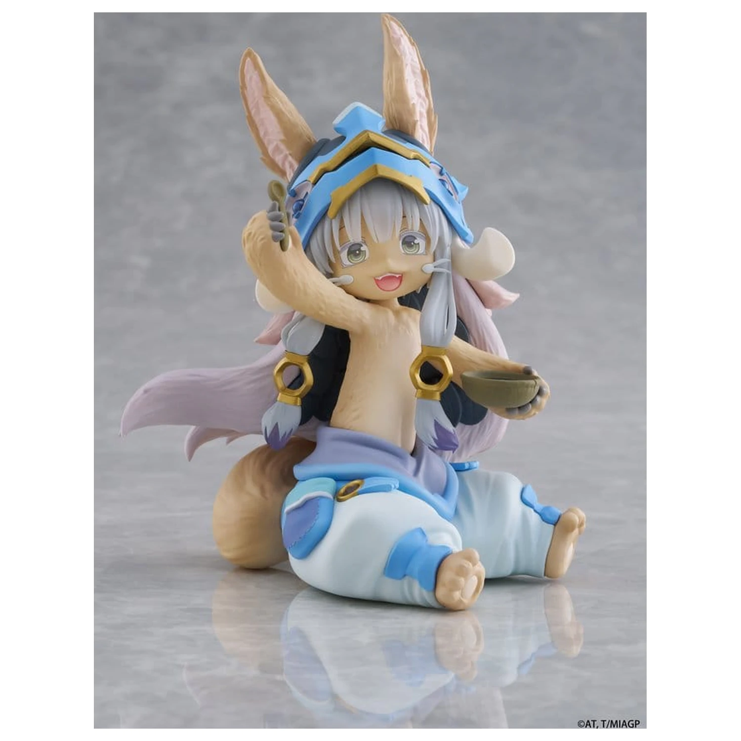 Made in Abyss Schreibtisch Süß PVC Figur Nanachi (Mealtime ver.) 13 cm Produktfoto