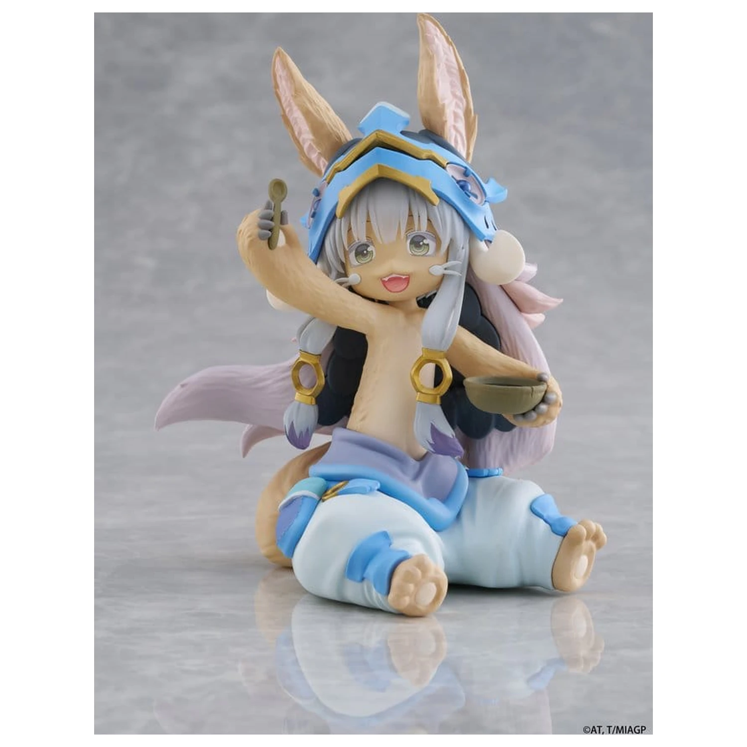 Made in Abyss Schreibtisch Süß PVC Figur Nanachi (Mealtime ver.) 13 cm Produktfoto