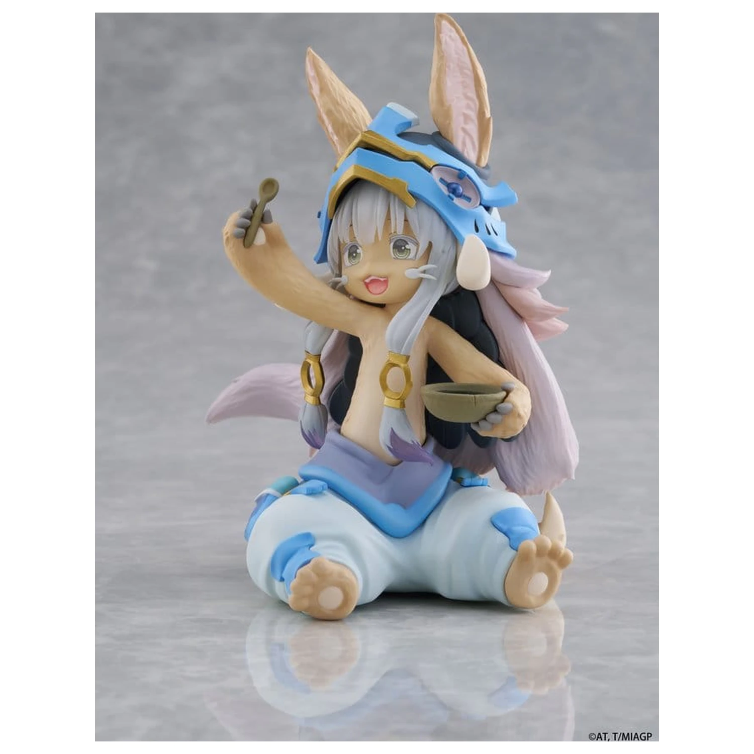 Made in Abyss Schreibtisch Süß PVC Figur Nanachi (Mealtime ver.) 13 cm Produktfoto