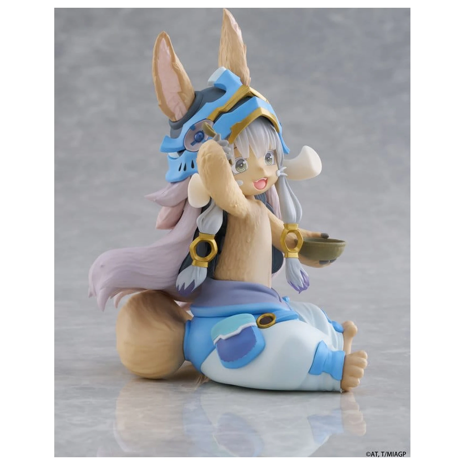 Made in Abyss Schreibtisch Süß PVC Figur Nanachi (Mealtime ver.) 13 cm Produktfoto