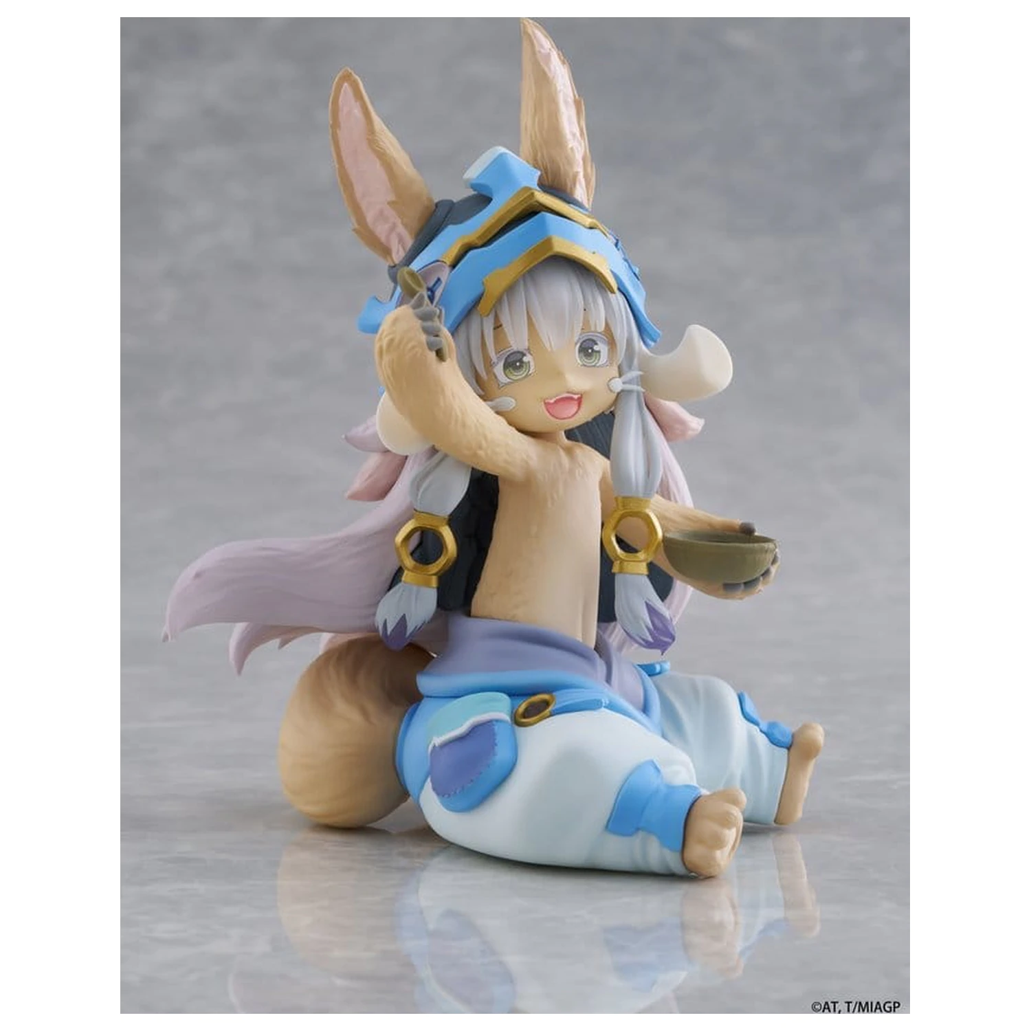Made in Abyss Schreibtisch Süß PVC Figur Nanachi (Mealtime ver.) 13 cm Produktfoto