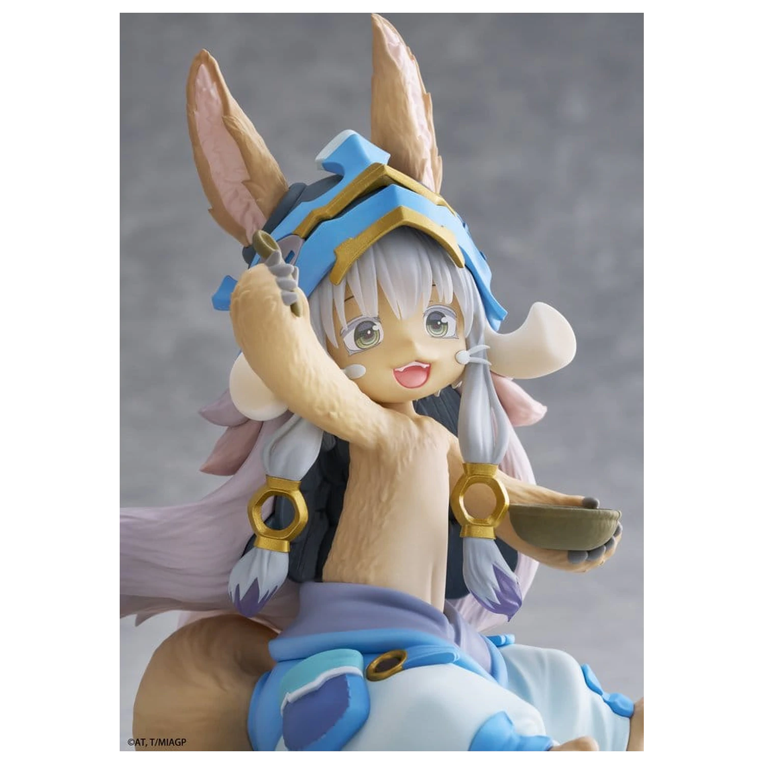 Made in Abyss Schreibtisch Süß PVC Figur Nanachi (Mealtime ver.) 13 cm Produktfoto