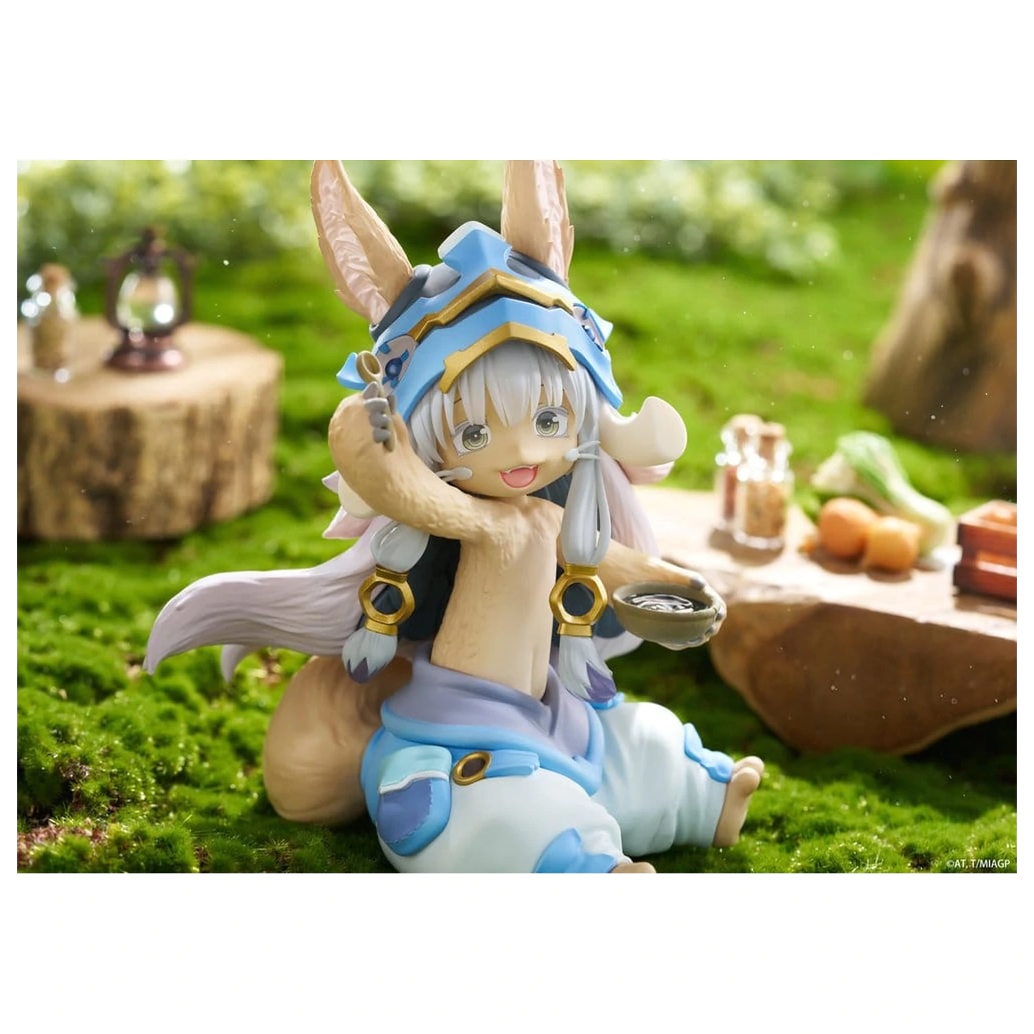 Made in Abyss Schreibtisch Süß PVC Figur Nanachi (Mealtime ver.) 13 cm Produktfoto
