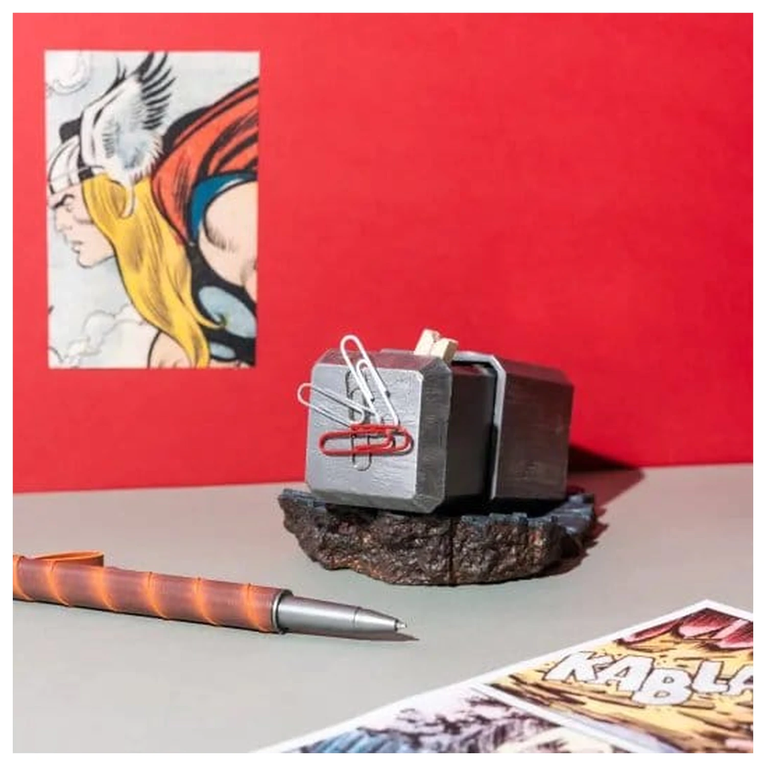 Marvel Thor Stift und Stand Hammer Produktfoto