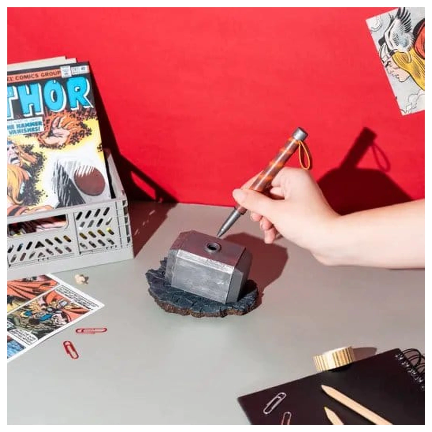 Marvel Thor Stift und Stand Hammer Produktfoto
