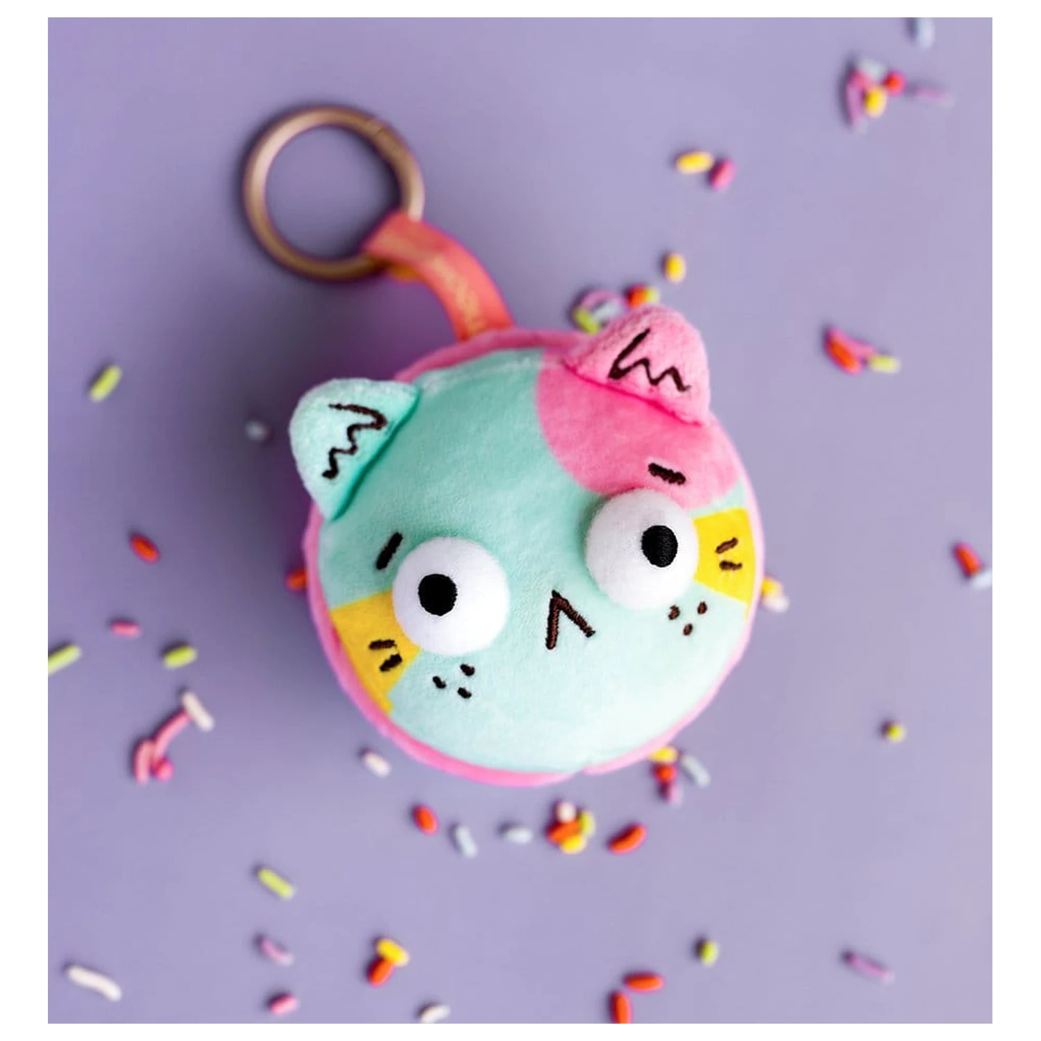 Meowcaron Plüsch Taschenanhänger Scared 7 cm Produktfoto