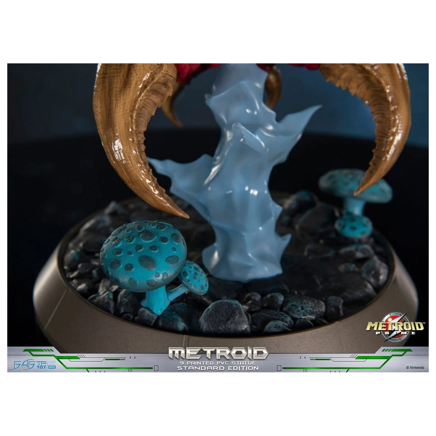 Metroid Prime PVC Figur Metroid (Standard) (Glow in the Dark) 21 cm Produktfoto