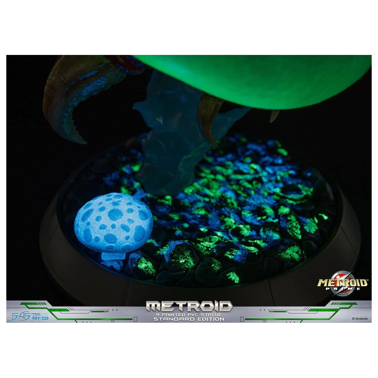 Metroid Prime PVC Figur Metroid (Standard) (Glow in the Dark) 21 cm Produktfoto