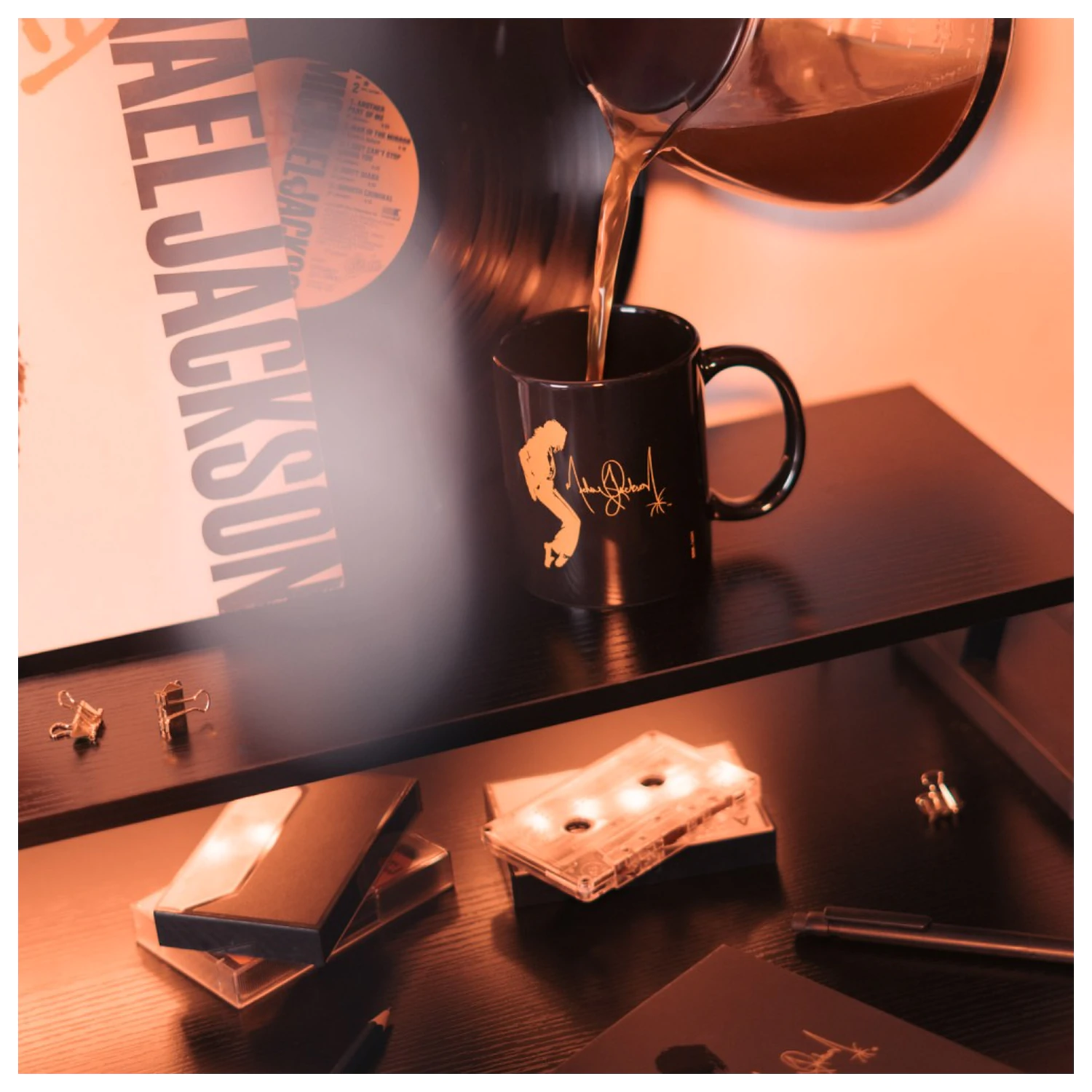 Michael Jackson Tasse King of Pop Schwarz 350 ml Produktfoto