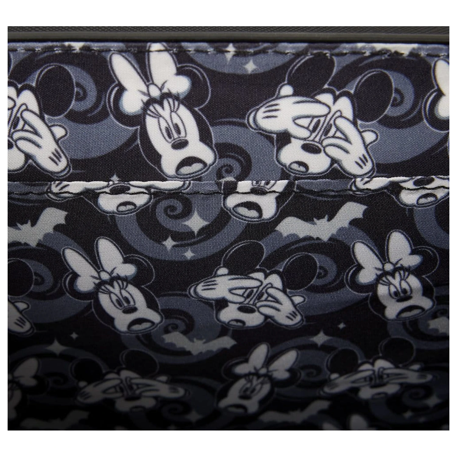 Mickey & Minnie by Loungefly Umhängetasche Spiderweb and Bats Produktfoto