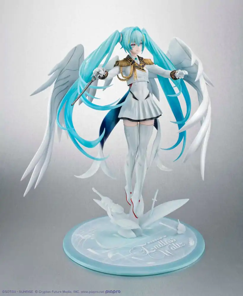 Mobile Suit Gundam x Hatsune Miku Lucrea PVC Statue Hatsune Miku x Wing Gundam Zero EW 45th Anniversary 27 cm Produktfoto
