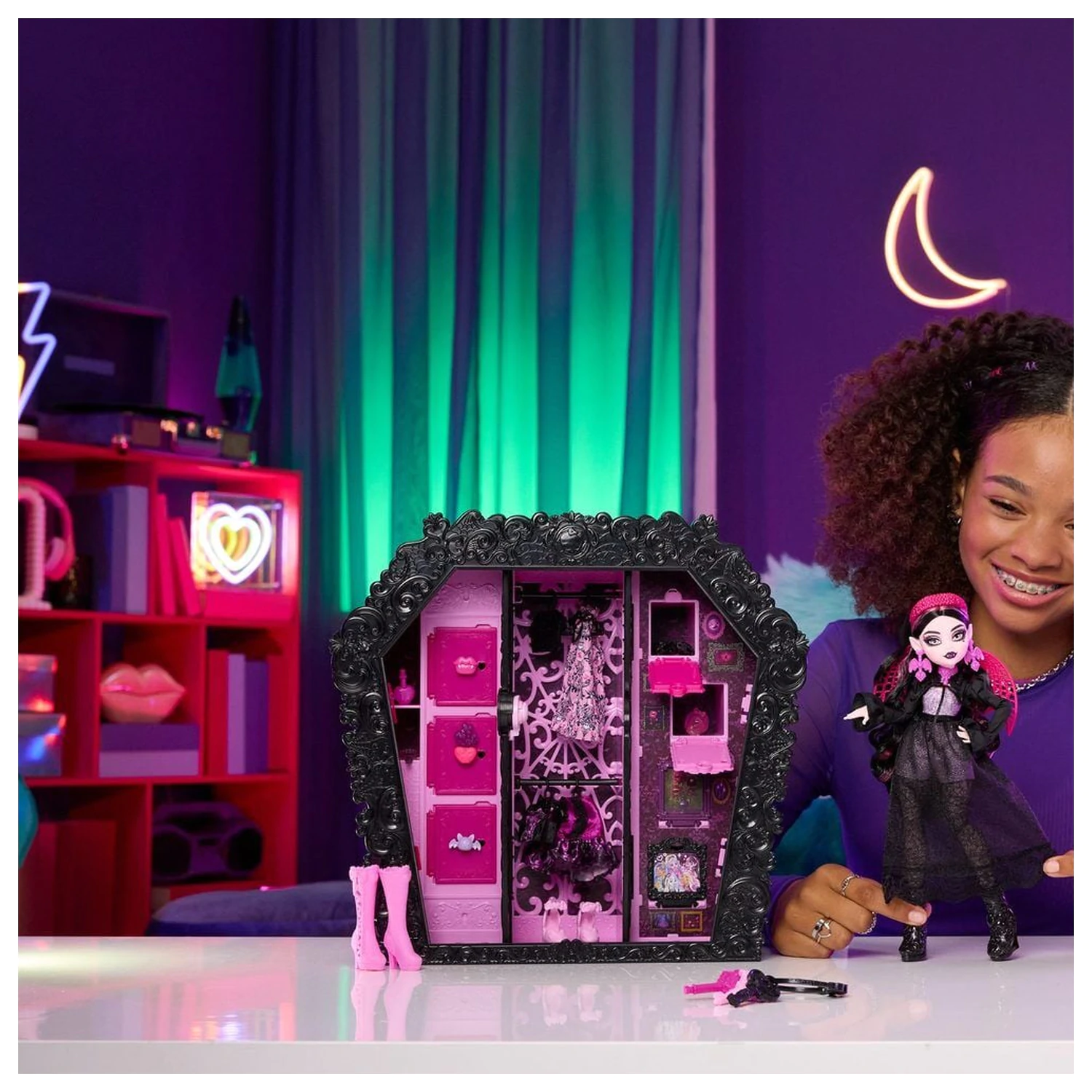 Monster High Ultimate Skulltimate Draculaura Puppe und Kleiderschrank Produktfoto