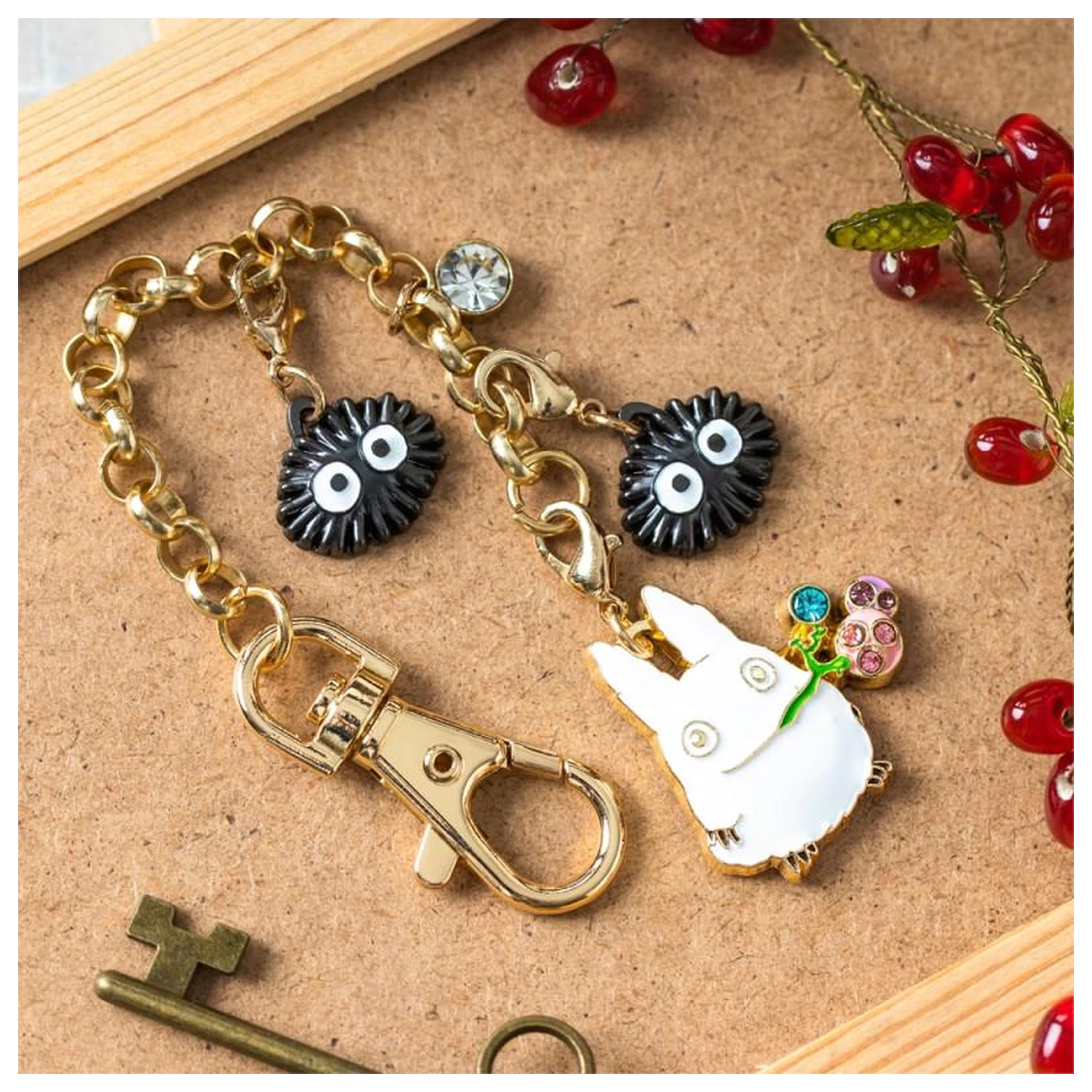 My Neighbor Totoro Weißer Totoro & Früchte Chainette Charms Produktfoto