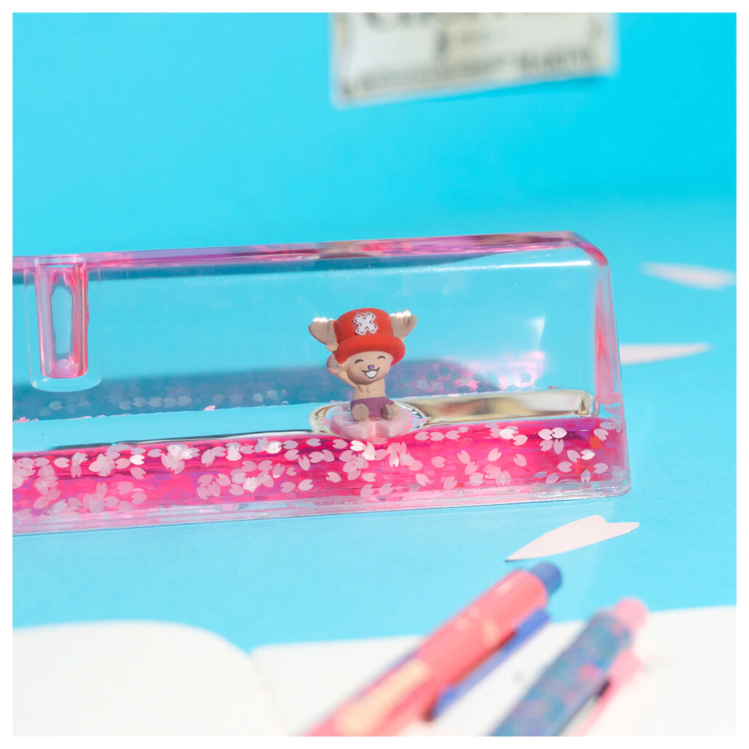 One Piece Chopper Set aus Bleistift, Kugelschreiber und Acryl-Ständer Produktfoto