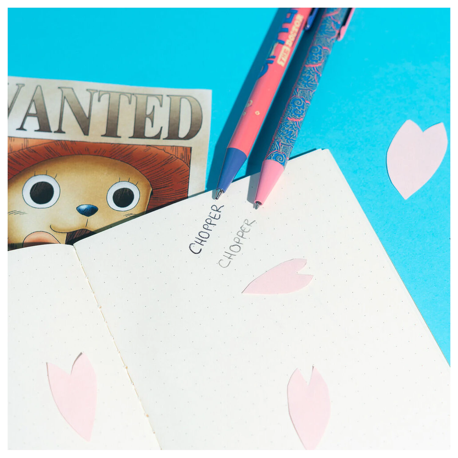 One Piece Chopper Set aus Bleistift, Kugelschreiber und Acryl-Ständer Produktfoto