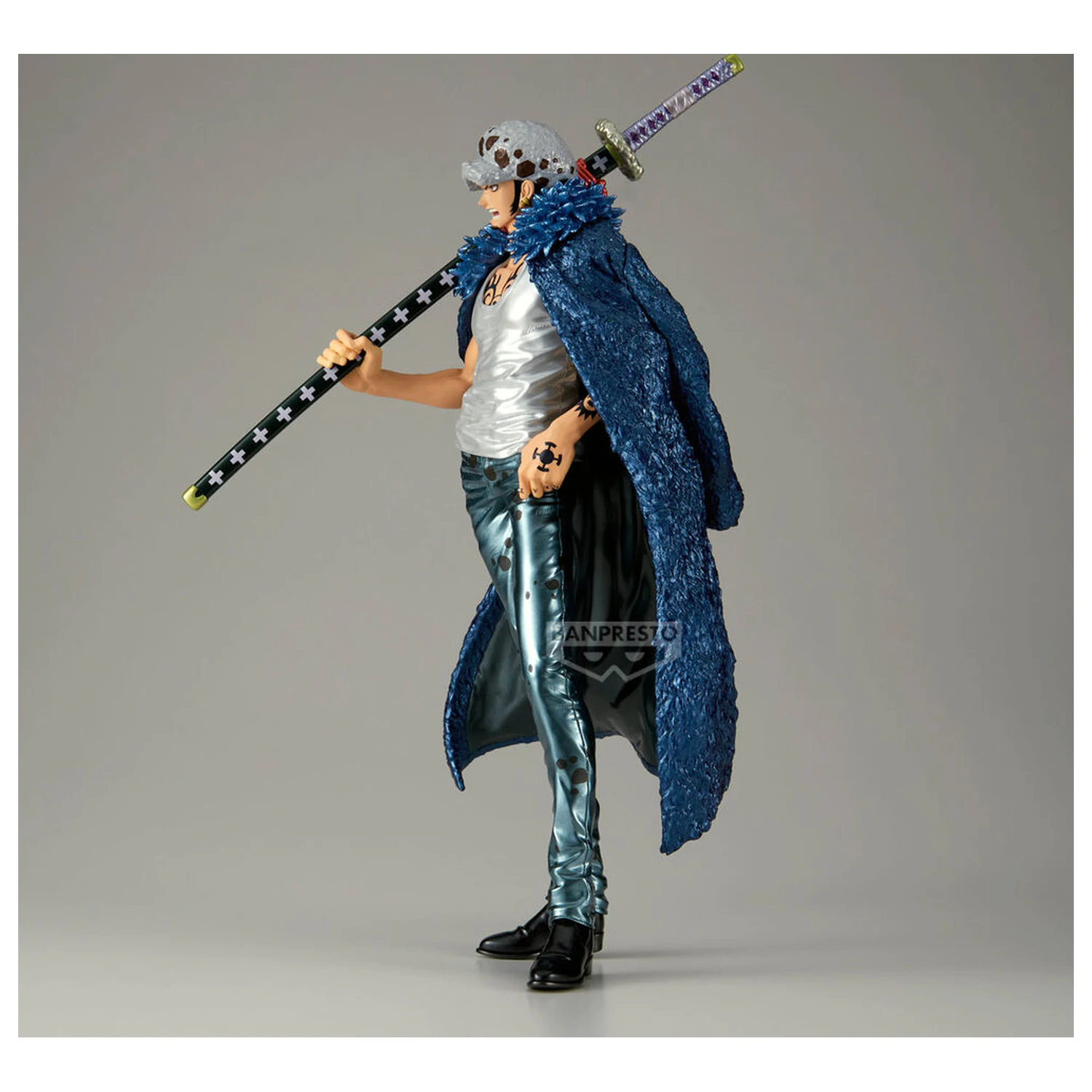 One Piece Trafalgar Law Die metallische Figur 31cm Produktfoto