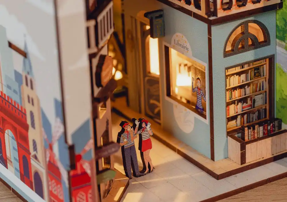 Paris Tiny Adventures Buch-Nische Mini Diorama 23 cm Produktfoto