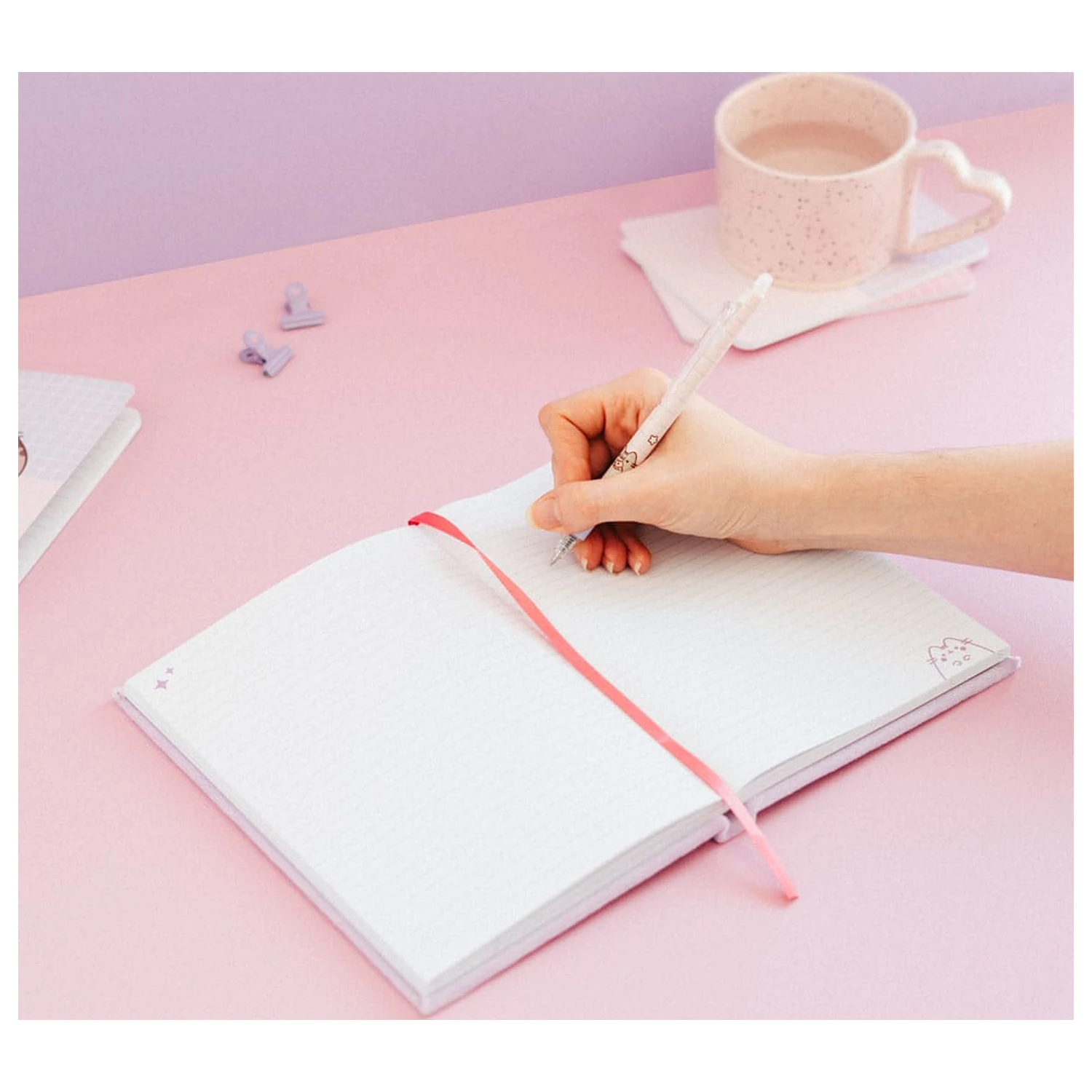 Pusheen Moments A5 Premium Plüsch Notizbuch Produktfoto