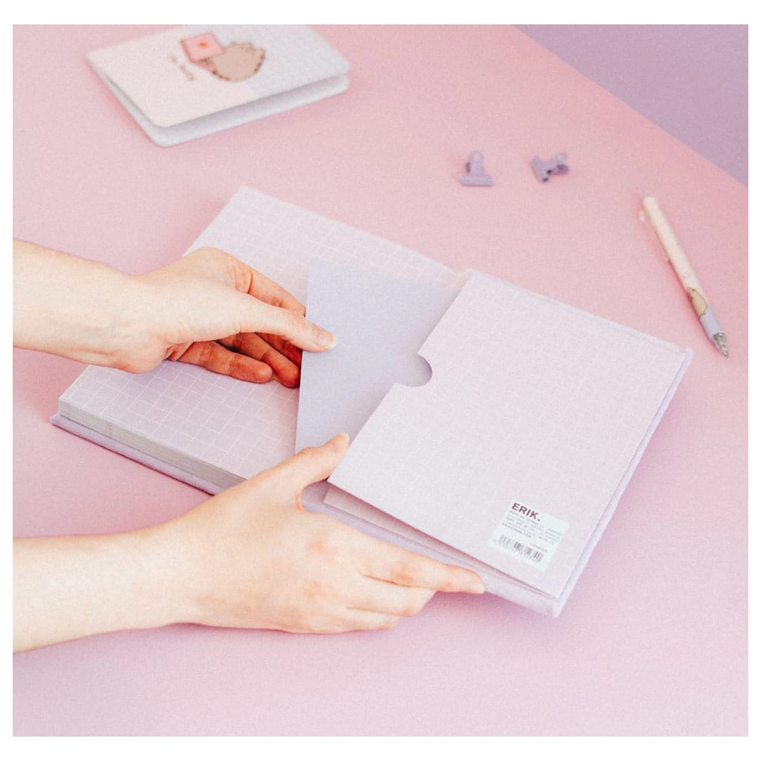 Pusheen Moments A5 Premium Plüsch Notizbuch Produktfoto