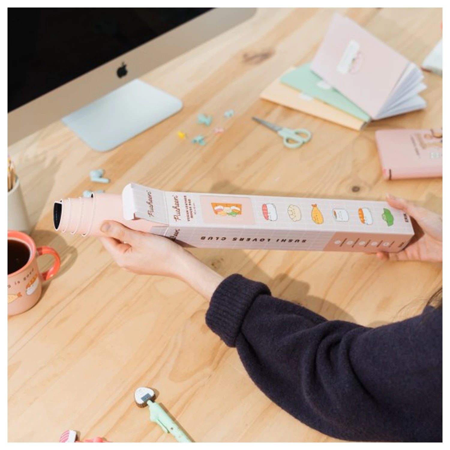 Pusheen Sushi Roll Gaming Schreibtischunterlage Produktfoto