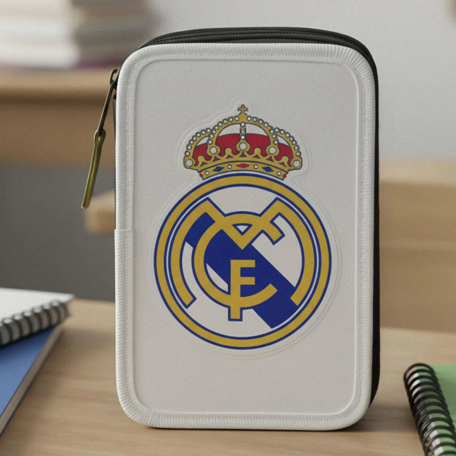 Real Madrid dreifaches Federmäppchen Produktfoto