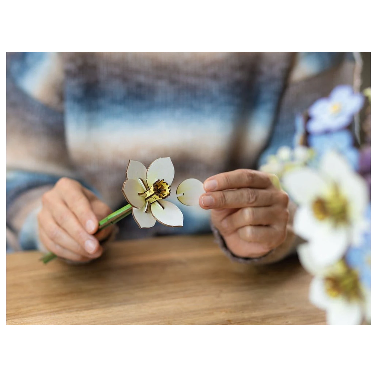 Revell Blumen Holzarbeiten Blütenfest 22 cm Produktfoto
