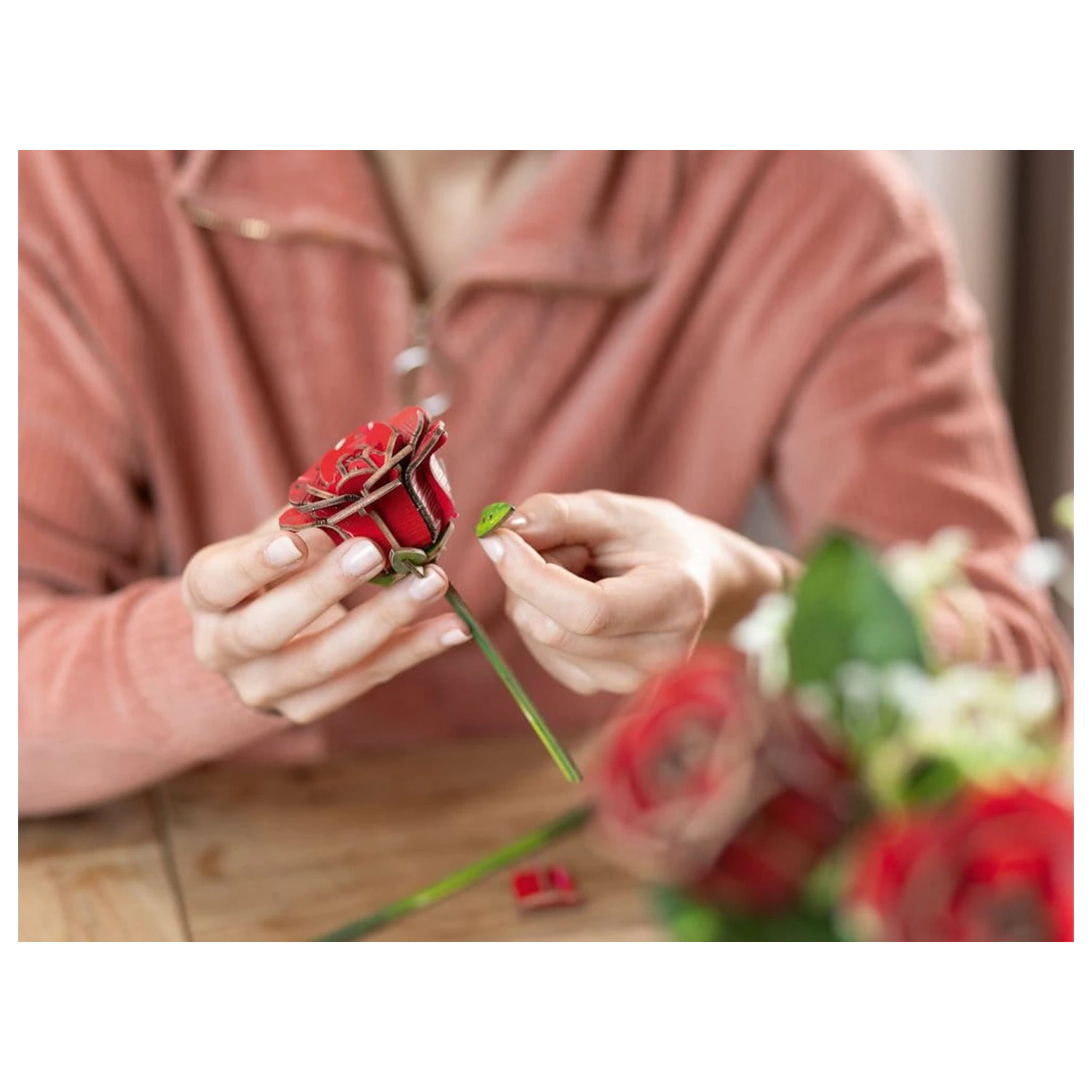 Revell Flowers Holzblumen Traum der Rosen 22 cm Produktfoto
