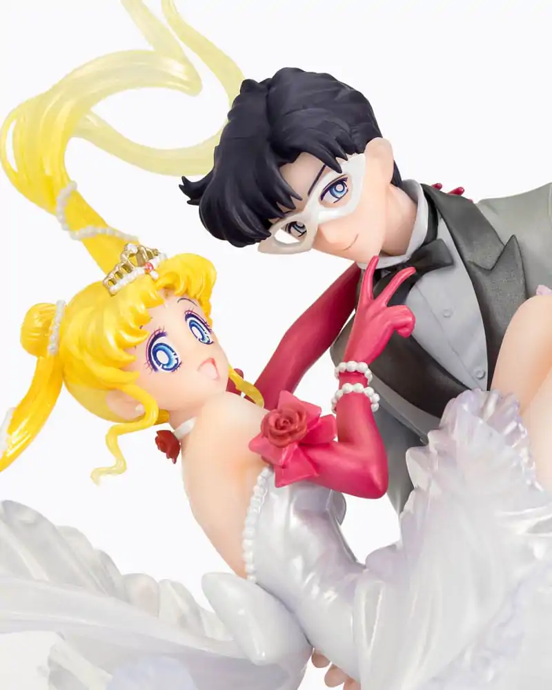 Sailor Moon FiguartsZERO Chouette PVC Statue Usagi & Tuxedo Mask Moonlight Glow Edition 24 cm Produktfoto