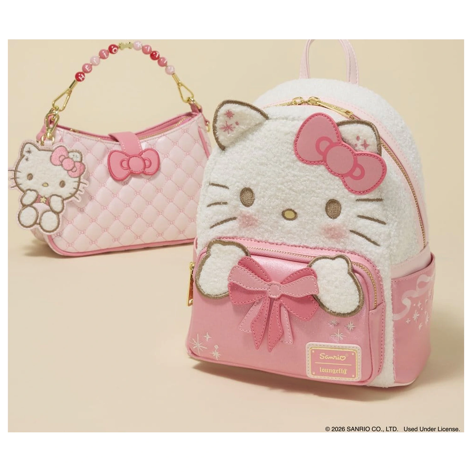 Sanrio by Loungefly Umhängetasche mit Perlenhenkel und Taschananhänger Hello Kitty Steppdesign Produktfoto