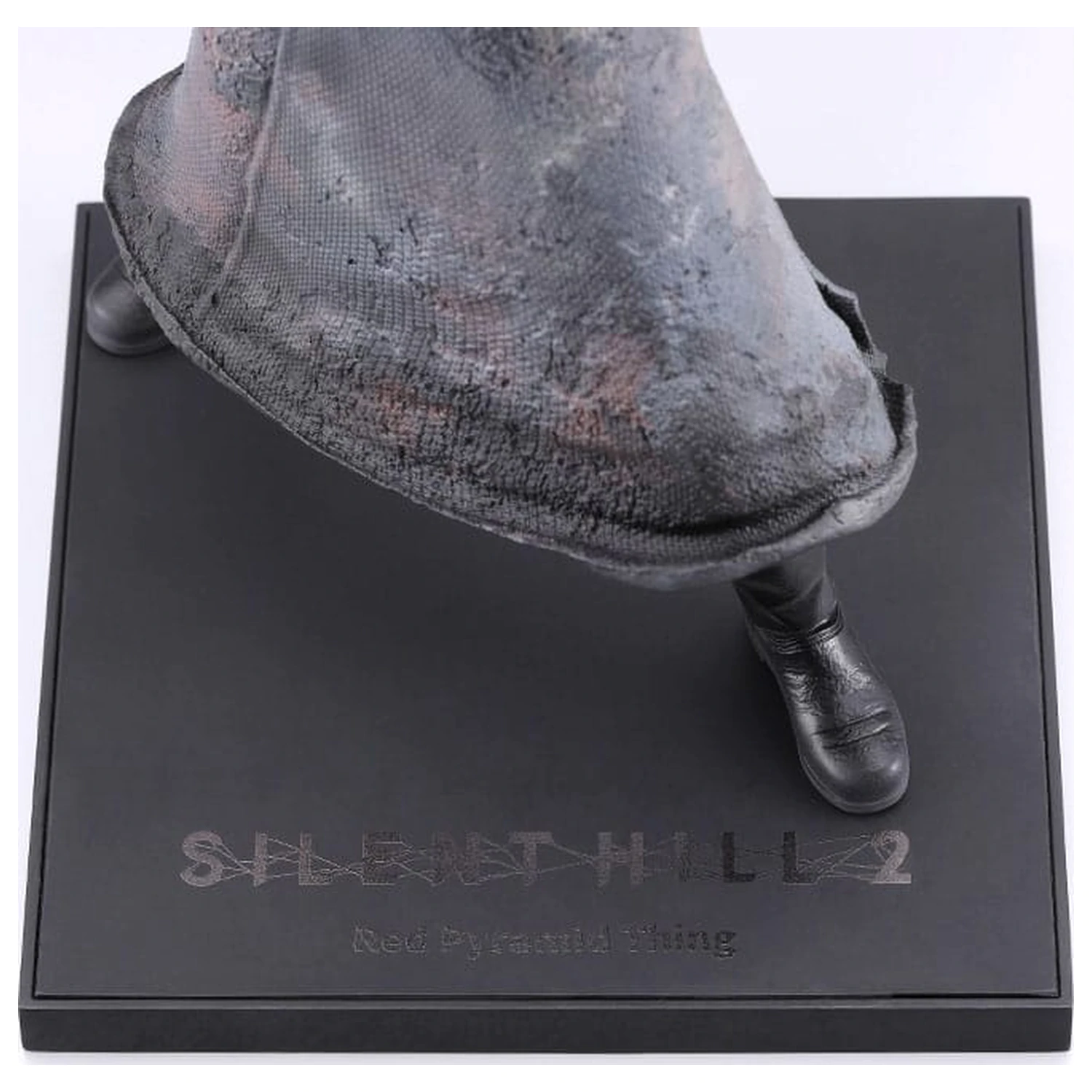 Silent Hill 2 Oshi Works Statue 1/7 Red Pyramid Thing 26 cm Produktfoto