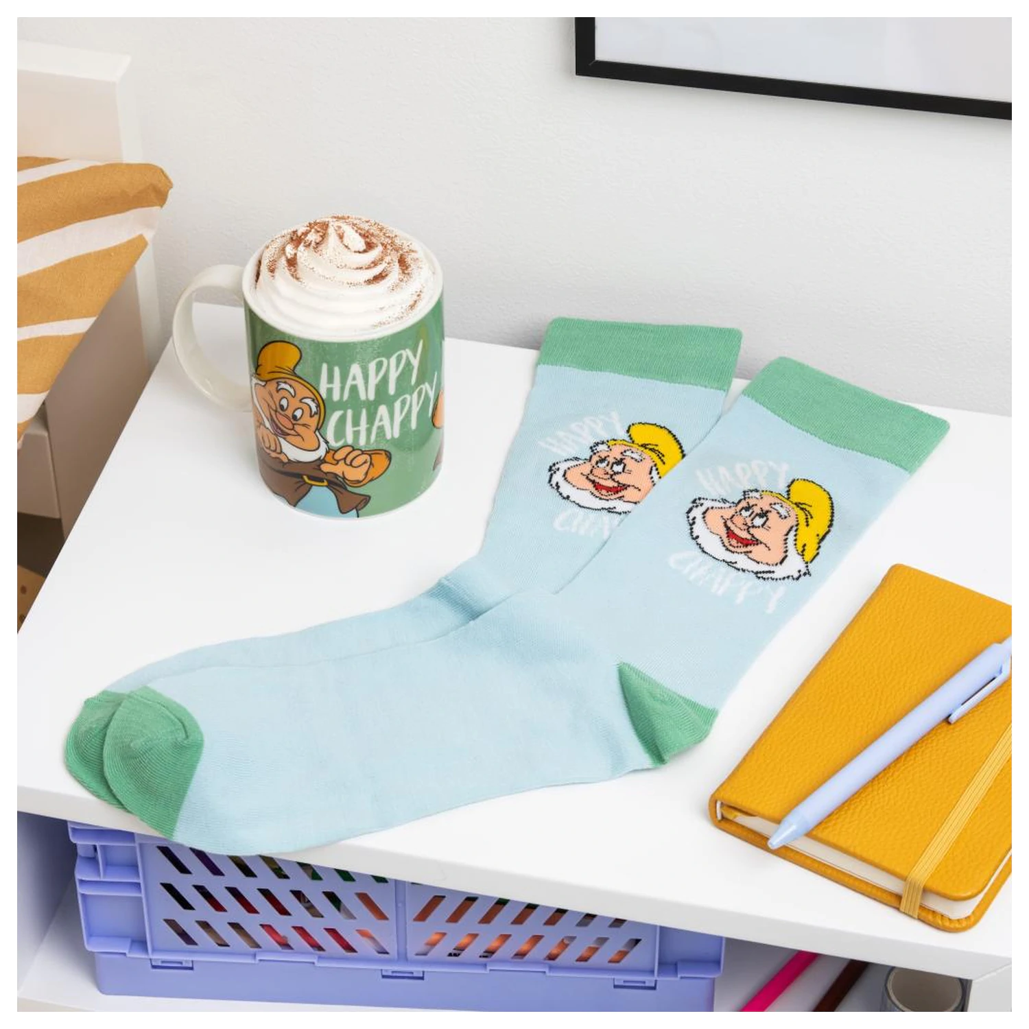 Snow White Happy Tasse und Socken Produktfoto