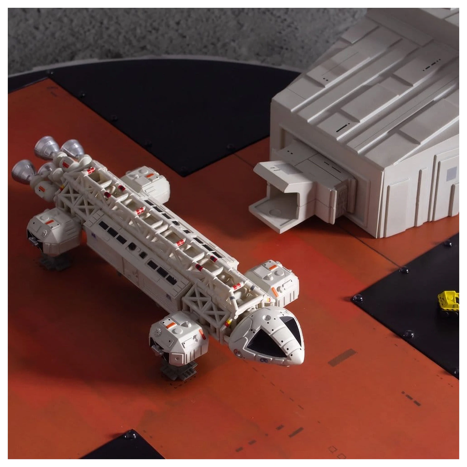 Space 1999 Playset Landeplatz (mit Eagle Transporter) 46 cm Produktfoto