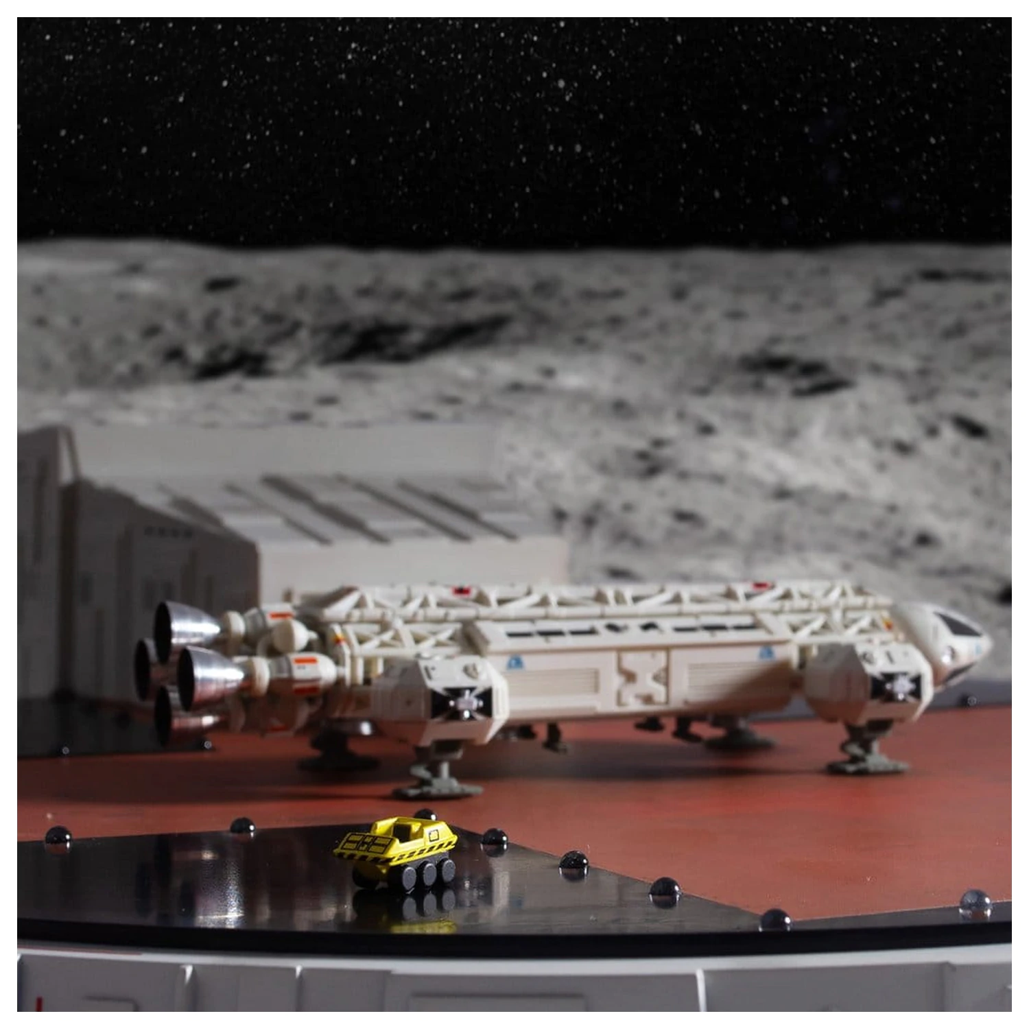 Space 1999 Playset Landeplatz (mit Eagle Transporter) 46 cm Produktfoto