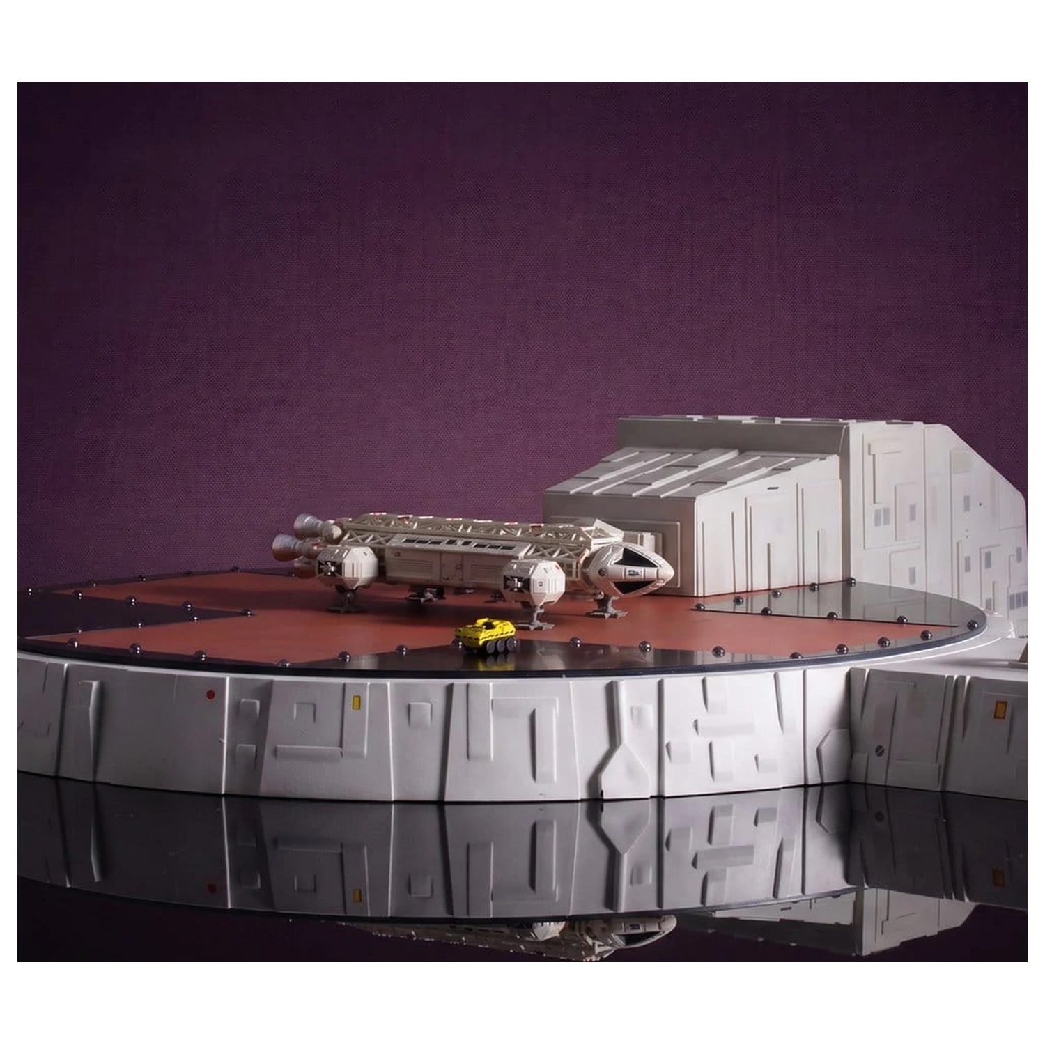 Space 1999 Playset Landeplatz (mit Eagle Transporter) 46 cm Produktfoto